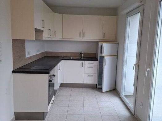 Appartement à louer 950 € 1 pièce 32 m² 1er étage Ouest Gex 01170