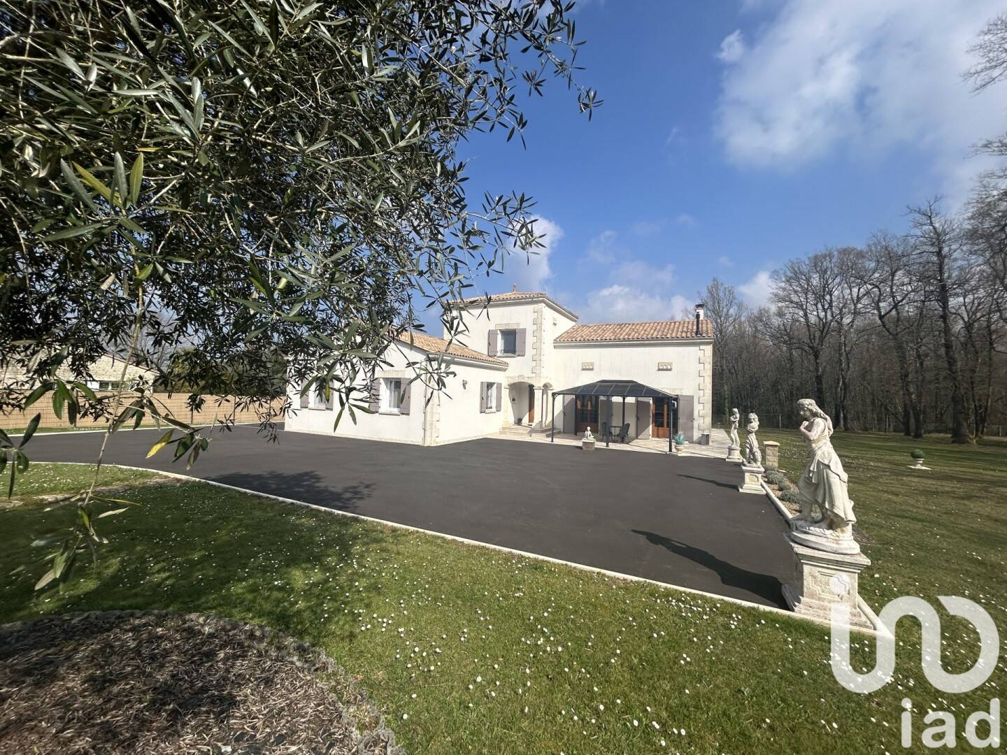 Maison à vendre, 286m², MOUTHIERS SUR BOEME