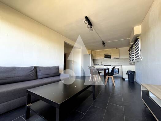 Appartement à louer 1 000 € 3 pièces 2 chambres 57 m² Étage 8/9 Les Cinéastes Epinay sous Senart 91860