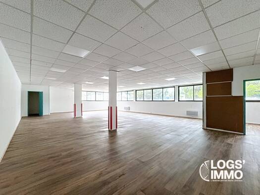 Espace bureau à louer 1 425 € 166 m² de bureaux Zone Industrielle Blanquefort 33290