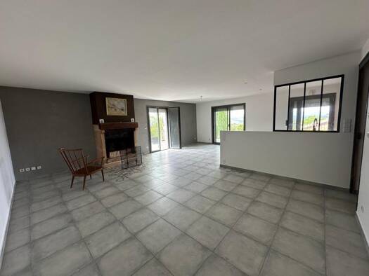 Villa à louer 1 932 € 5 pièces 4 chambres 140,4 m² 190 m² de terrain Charnay 69380