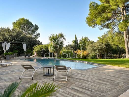 Maison de plain-pied à vendre 1 380 000 € 7 pièces 6 chambres 206 m² 5 000 m² de terrain Le Castellet 83330