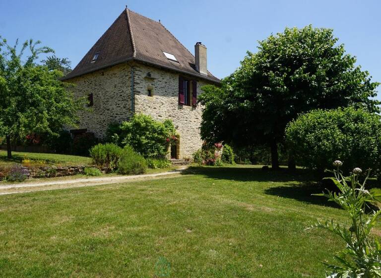 Maison à vendre 335 000 € 8 pièces 5<br/>chambres 193 m²<br/>superficie 3 613 m²<br/>terrain Jumilhac le Grand 24630