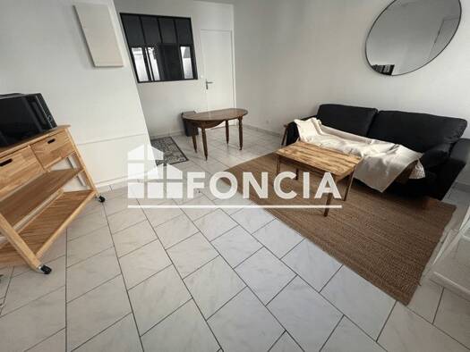 Appartement à louer 590 € 1 pièce 30,6 m² RDC Centre Ville Niort 79000