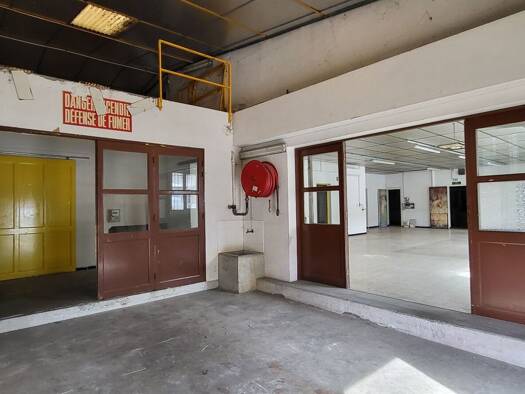 Local d'activités à louer 1 500 € 192 m² d'espace de stockage Montfavet Banlieue Avignon 84140