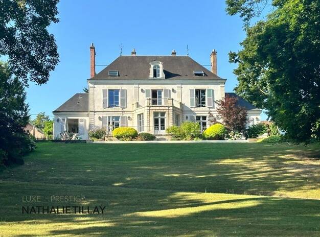 Maison à vendre 1 950 000 € 11 pièces 6 chambres 380 m² 13 282 m² de terrain Orléans 45000