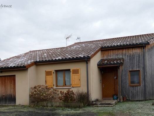 Maison à vendre 288 000 € 4 pièces 2 chambres 131 m² 853 m² de terrain Yronde-et-Buron 63270