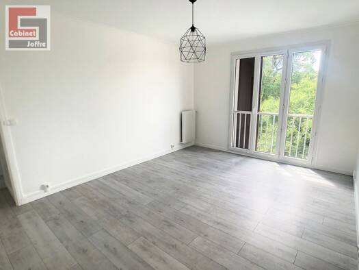 Appartement à louer 1 023 € 3 pièces 2 chambres 62 m² Étage 3/6 Avon 77210
