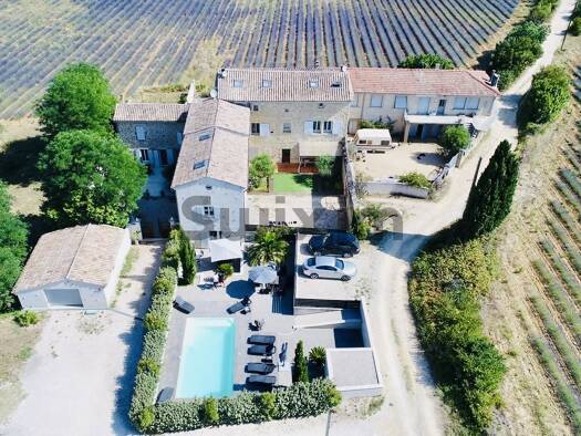 Ferme à vendre 1 099 900 € 40 pièces 17 chambres 589 m² 6 133 m² de terrain Uzes 30700