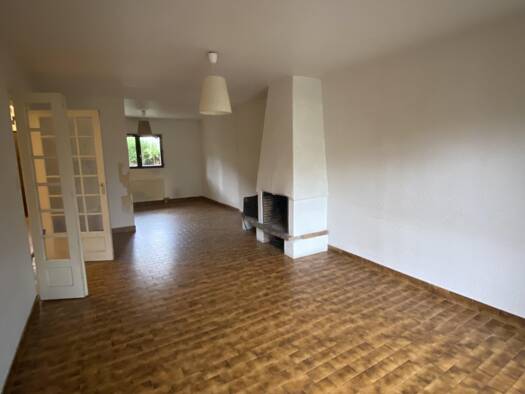 Maison à louer 1 920 € 4 pièces 3 chambres 100,9 m² 204 m² de terrain Ouest Ambilly 74100