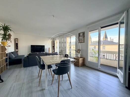 Appartement à vendre 410 000 € 4 pièces 3 chambres 90,85 m² Étage 3/4 Gare Poissy 78300