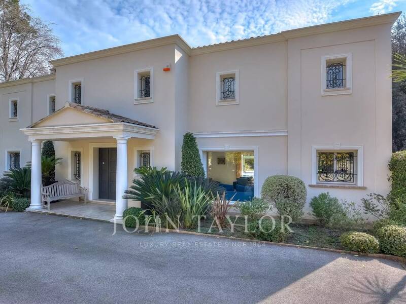 Maison à louer, 240m², VALBONNE