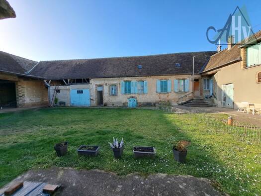 Ferme à vendre 300 000 € 4 pièces 2 chambres 90 m² 3 970 m² de terrain Vinneuf 89140