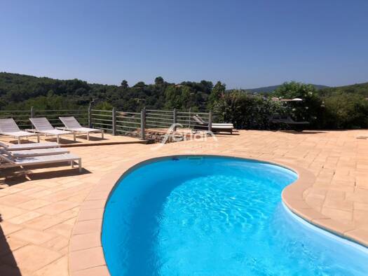 Maison à vendre 675 000 € 6 pièces 4 chambres 150 m² 1 827 m² de terrain Callas 83830