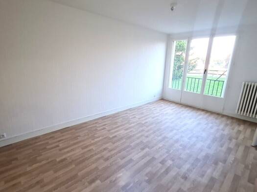 Appartement à vendre 57 000 € 5 pièces 3 chambres 72 m² RDC/3 Château-Renard 45220