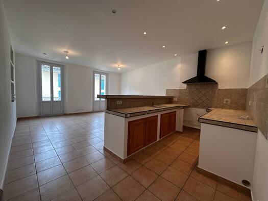 Appartement à louer 800 € 2 pièces 2 chambres 70 m² Étage 2/4 Salernes 83690