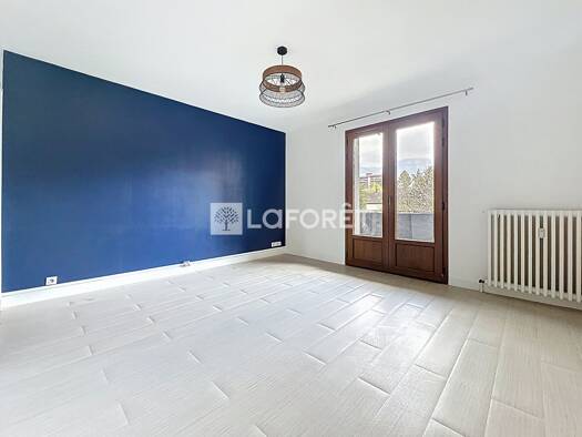 Appartement à louer 925 € 3 pièces 2 chambres 65 m² Étage 1/5 Laurier-Merande Chambéry 73000