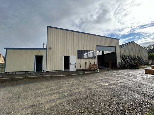 Local d'activités à vendre 254 400 € 820 m² d'espace de stockage Saint Germain en Cogles 35133