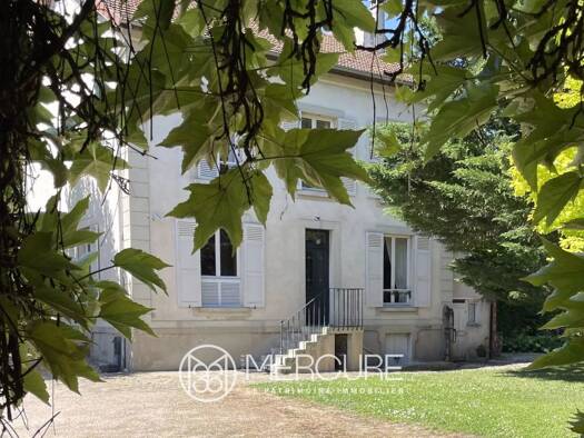 Maison à vendre 595 000 € 8 pièces 5 chambres 250 m² 1 217 m² de terrain Leclerc-Centre Ouest Brie-Comte-Robert 77170