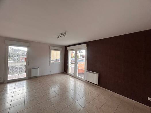 Appartement à louer 600 € 2 pièces 1 chambre 51 m² Étage 1/4 Les Perouses-Triangle d'Activité Ambérieu-en-Bugey 01500