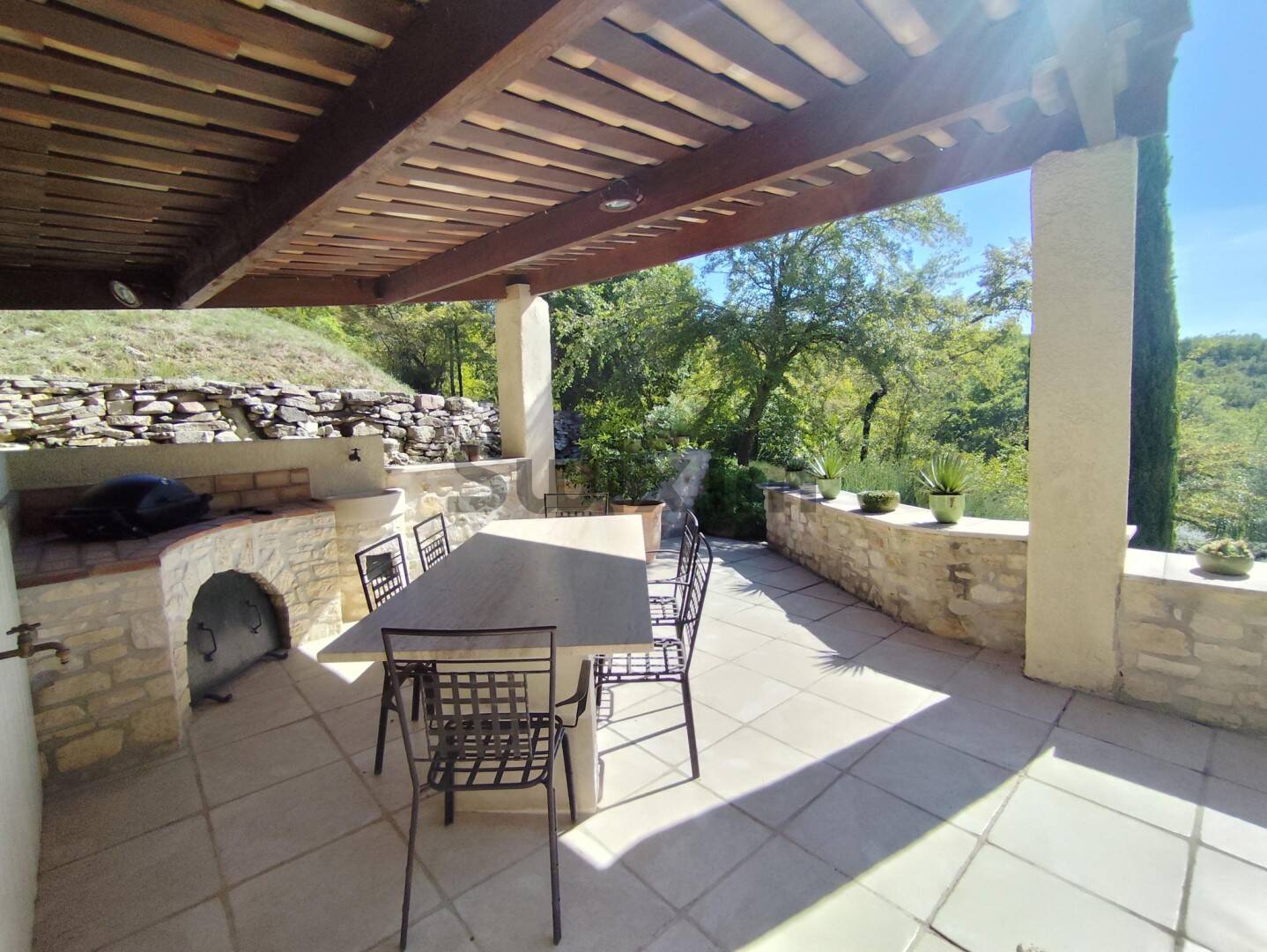 Maison à vendre, 160m², SAINT JEAN DE MARUEJOLS ET AVEJAN