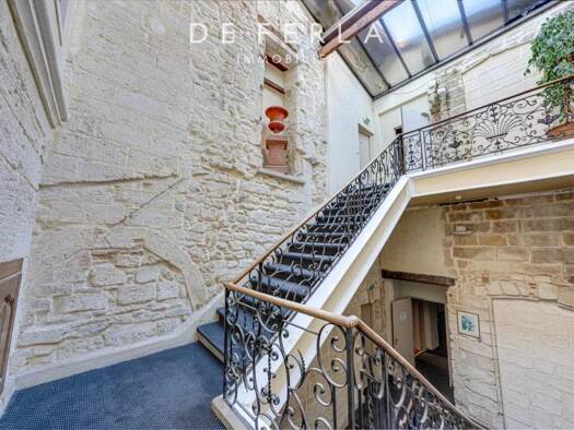 Hôtel à vendre 2 295 000 € 837 m² d'espace de restauration Zone Pietonne Avignon 84000