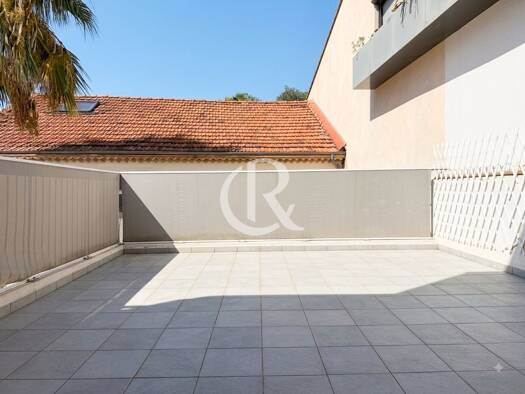 Appartement à vendre 416 000 € 3 pièces 2 chambres 86,95 m² Étage 2/3 Hyères 83400