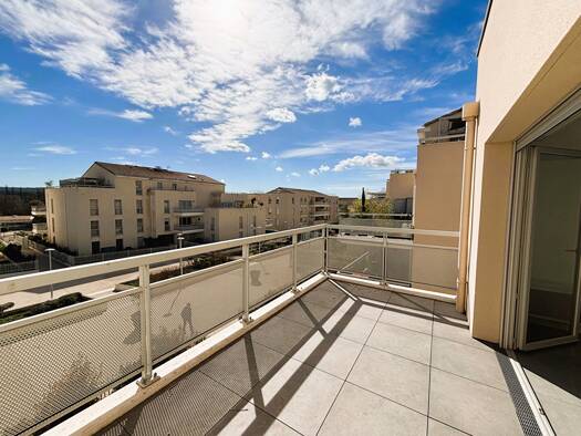 Appartement à vendre 295 000 € 3 pièces 2 chambres 65 m² Étage 2/3 Rousset 13790