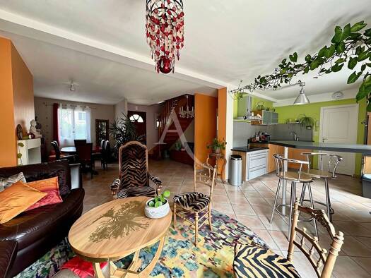 Maison à vendre 367 500 € 5 pièces 3 chambres 102 m² 1 000 m² de terrain Émancé 78125