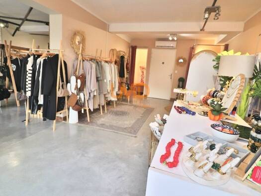 Boutique à vendre Fonds de commerce 112 000 € 60 m² de surface de vente Saint-Maximin-la-Sainte-Baume 83470