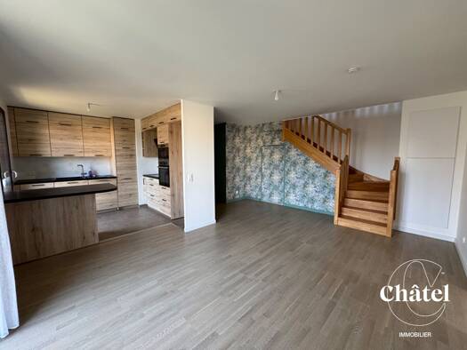 Appartement à louer 1 450 € 4 pièces 3 chambres 89 m² Étage 2/2 Centre Ville Senlis 60300