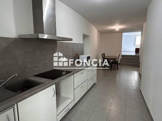 Appartement à louer 575 € 2 pièces 1 chambre 56,7 m² 1er étage Centre Ville Bagnols-sur-Cèze 30200