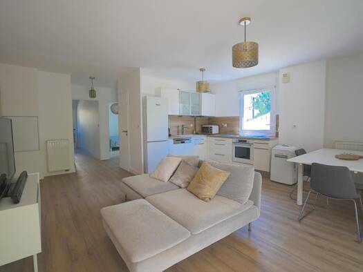 Appartement à vendre 314 000 € 3 pièces 2 chambres 60,43 m² RDC Trois Quartiers-Siblas Toulon 83000