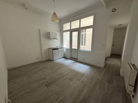 Appartement à louer - Première occupation 745 € 2 pièces 1 chambre 33,45 m² RDC/3 Jardin Public Bordeaux 33000