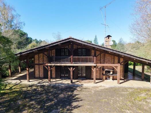 Maison de plain-pied à vendre 380 000 € 10 pièces 7 chambres 285 m² 7 200 m² de terrain Mazerolles 40090