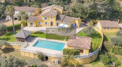 Maison de ville à vendre 1 450 000 € 12 pièces 10 chambres 462 m² 8 101 m² de terrain Hyeres 83400