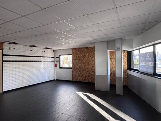 Local commercial à louer 3 867 € 220 m² de surface de vente Calais Nord-Esplanade Calais 62100