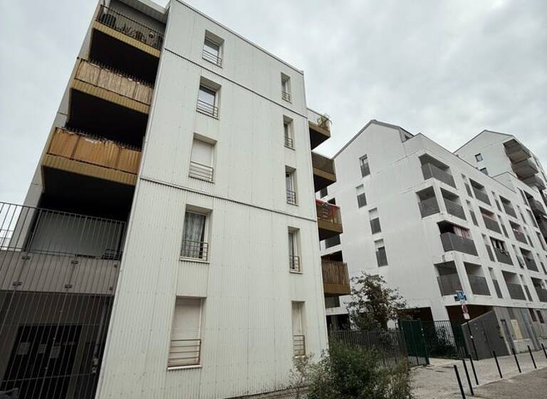 Appartement à louer 998 € 3 pièces 74,2 m²<br/>superficie RDC/5<br/>étage Le Lac-Bacalan Bordeaux 33300