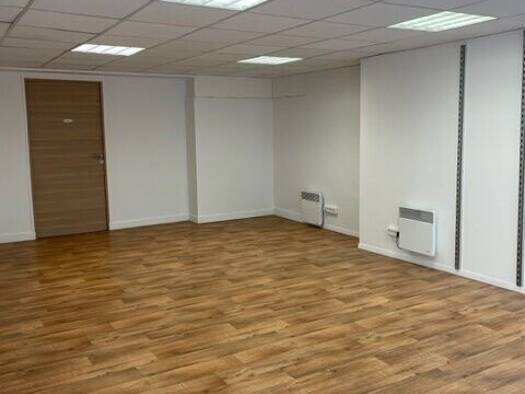 Local commercial à vendre 88 480 € 47 m² de surface de vente Bourges 18000