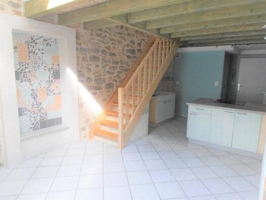 Duplex à louer 784 € 3 pièces 2 chambres 84 m² 3ème étage Nantua 01130