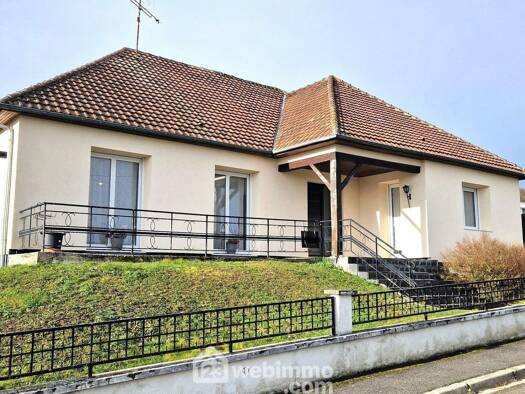 Maison de plain-pied à vendre 156 800 € 5 pièces 3 chambres 117 m² 620 m² de terrain Montcornet 02340