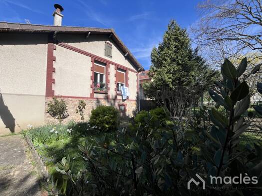 Maison de plain-pied à vendre 265 000 € 3 pièces 2 chambres 54 m² 200 m² de terrain Saint-Denis 93380