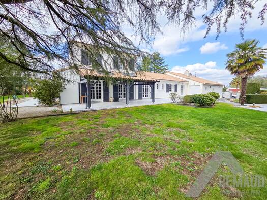 Maison à vendre 577 500 € 7 pièces 5 chambres 253 m² 2 500 m² de terrain Aubigny les Clouzeaux 85430