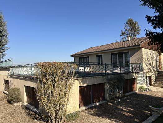 Local d'activités à vendre 273 000 € 320 m² d'espace de stockage Rouvres 28260