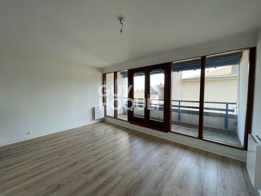 Appartement à louer 700 € 3 pièces 2 chambres 69 m² 3ème étage Bourges 18000