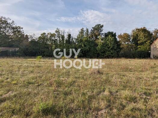 Terrain constructible viabilisé à vendre 89 000 € 1 135 m² de terrain Cissé 86170