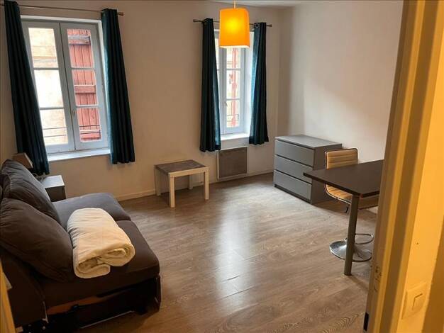 Appartement à louer 400 € 1 pièce 26 m² 2ème étage Bourg-Charité Narbonne 11100