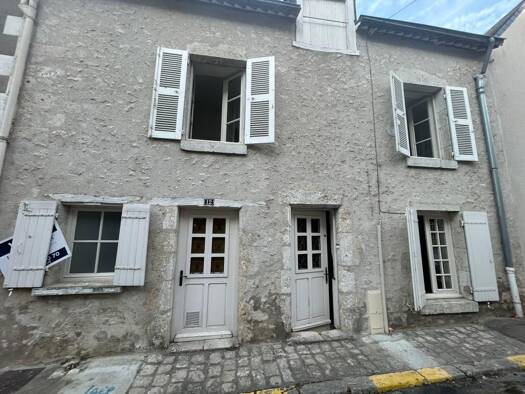 Maison de ville à vendre 217 300 € 4 pièces 3 chambres 191 m² 320 m² de terrain Suèvres 41500