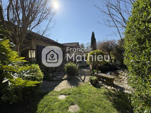 Maison de plain-pied à vendre 349 000 € 5 pièces 4 chambres 130 m² 1 003 m² de terrain Saint-Nizier-le-Désert 01320