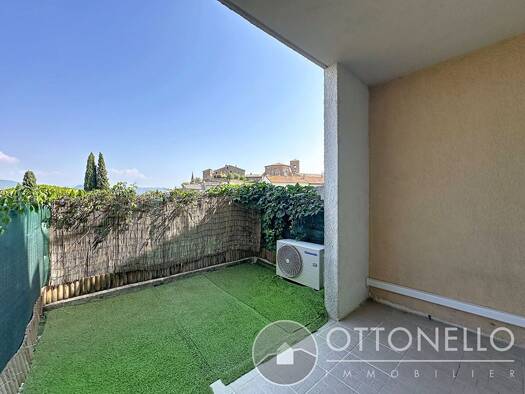 Appartement à vendre 127 500 € 1 pièce 29,4 m² RDC/3 Village Roquebrune-sur-Argens 83520